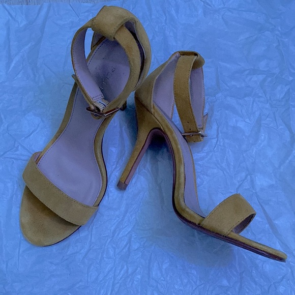 High heels - Picture 2 of 4